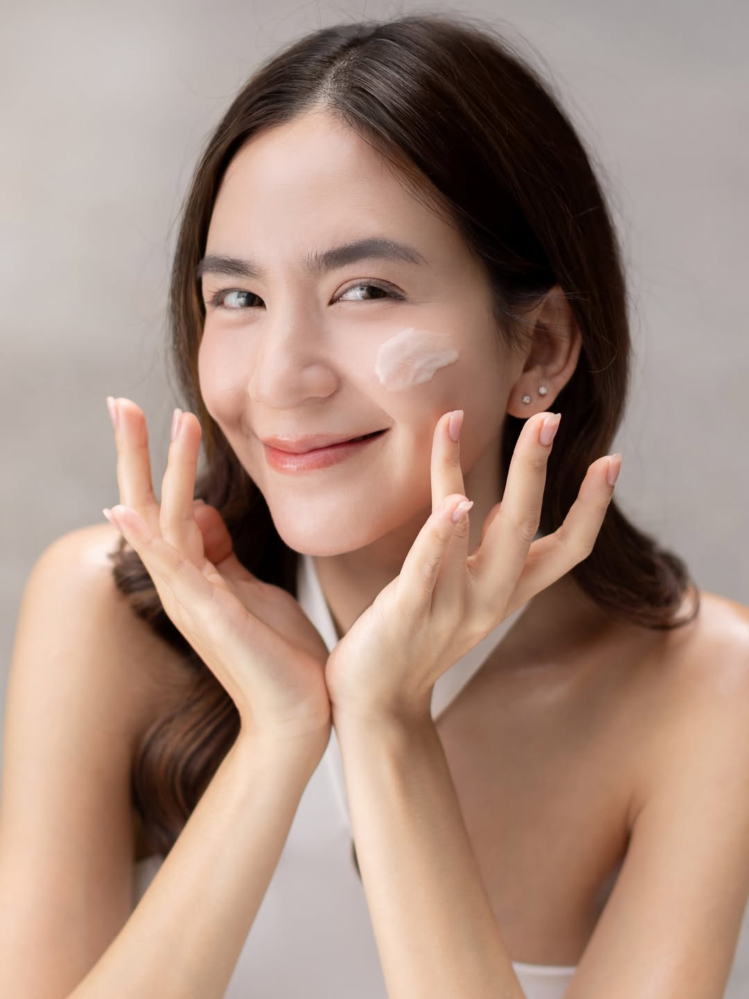 พลอย - ชิดจันทร์ ห่ง
