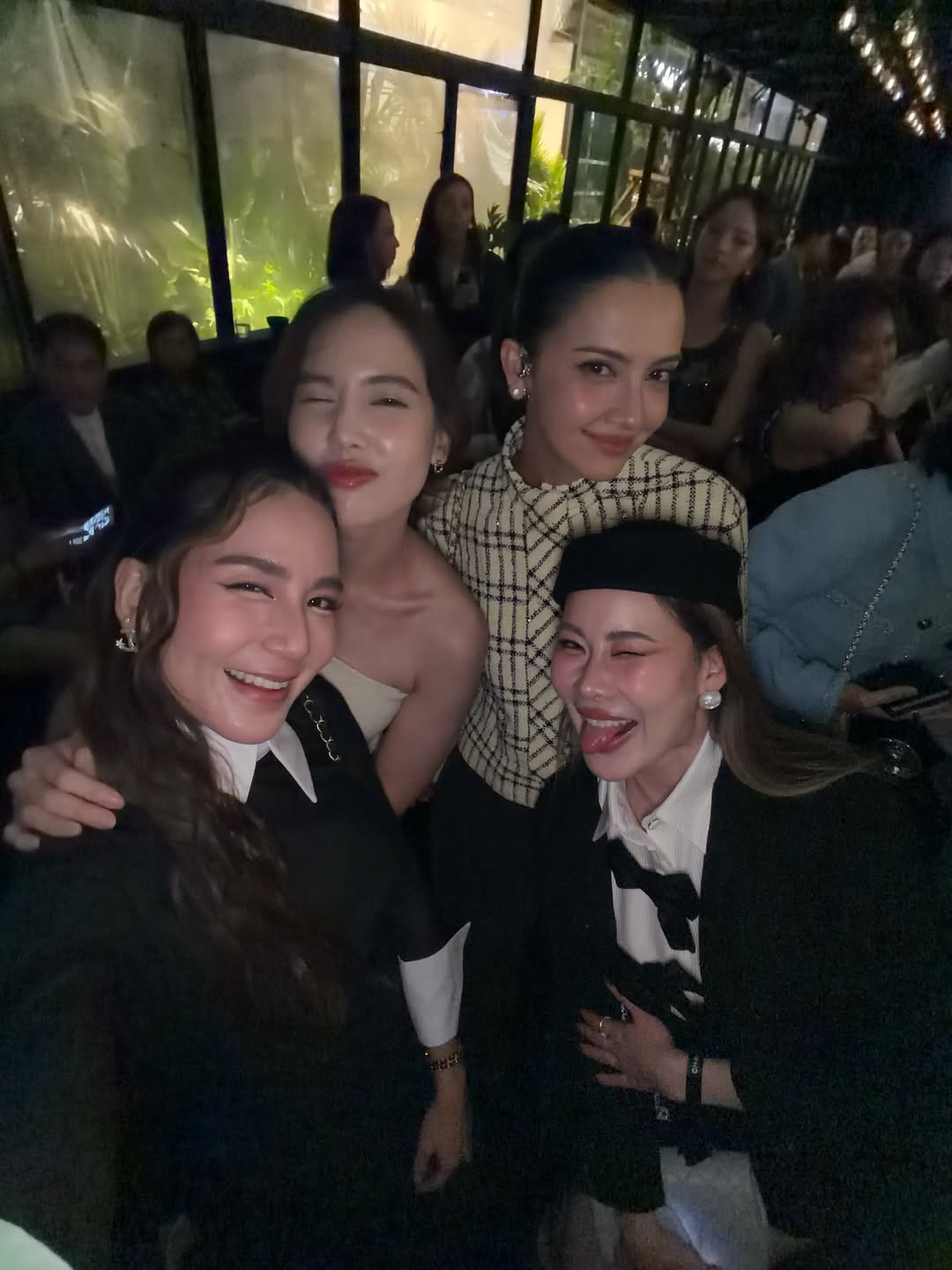 พลอย - ชิดจันทร์ ห่ง