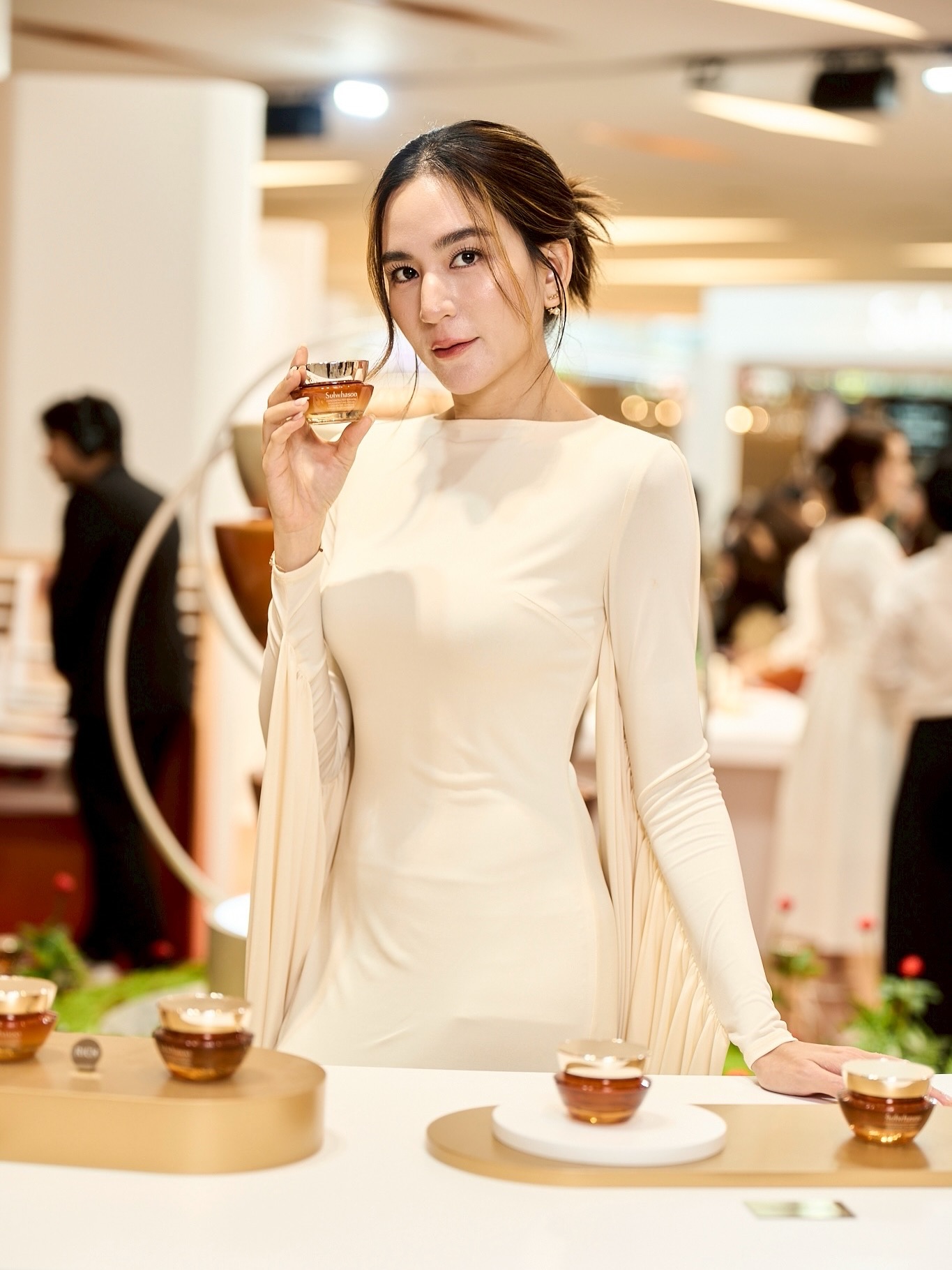 พลอย - ชิดจันทร์ ห่ง