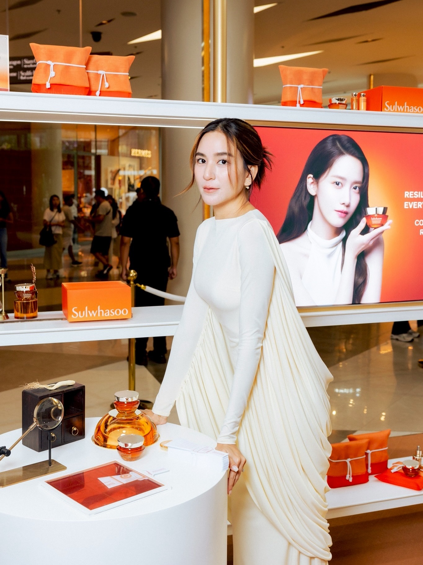 พลอย - ชิดจันทร์ ห่ง