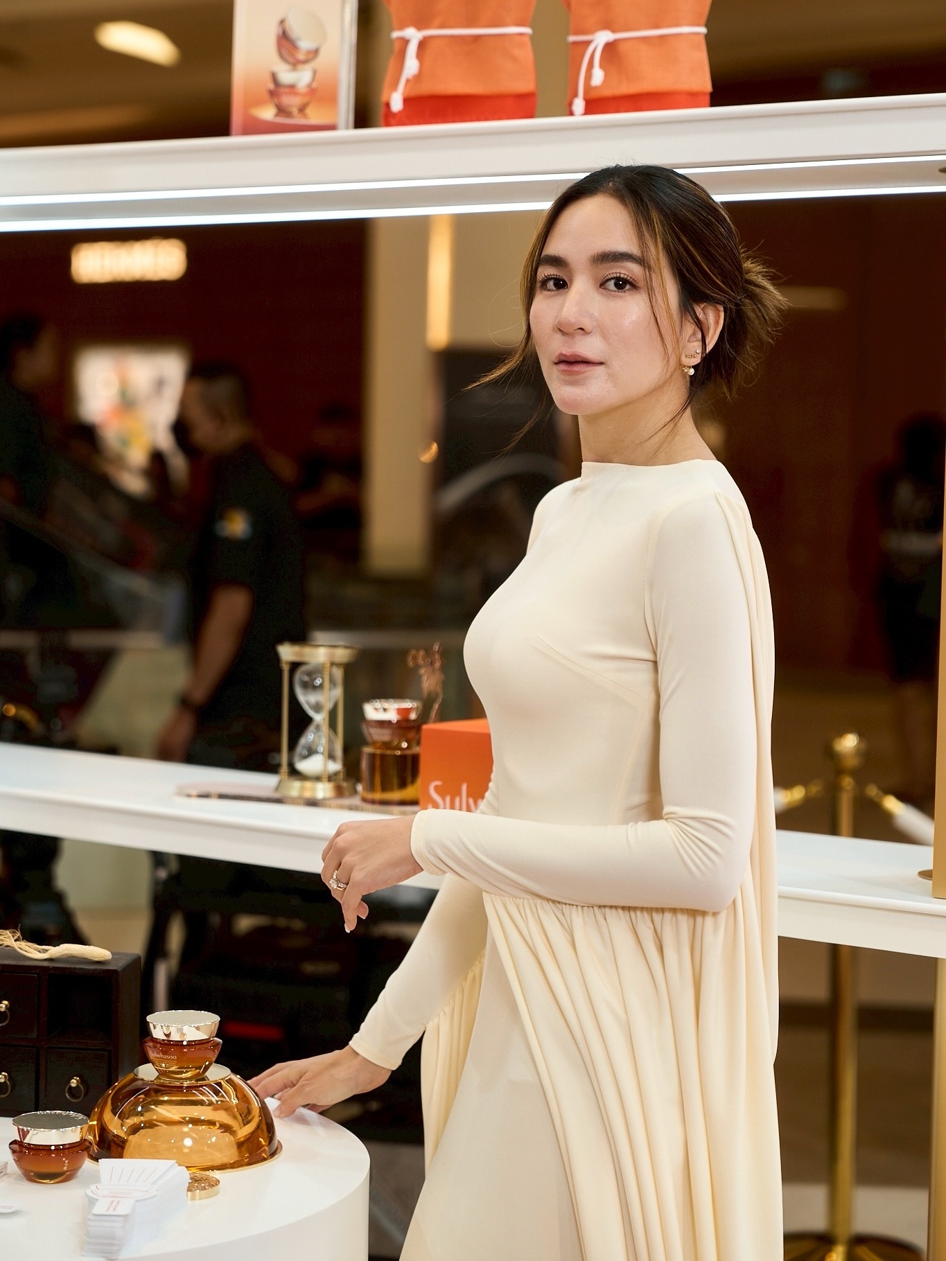พลอย - ชิดจันทร์ ห่ง