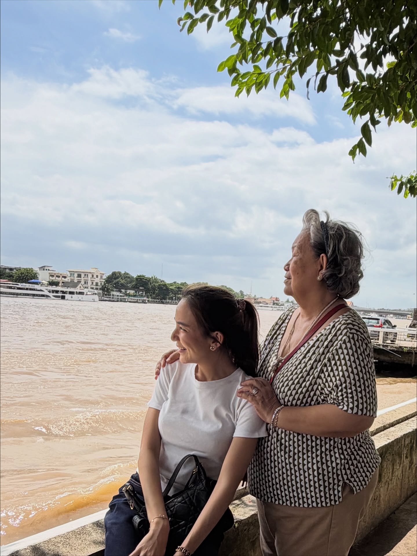 พลอย - ชิดจันทร์ ห่ง