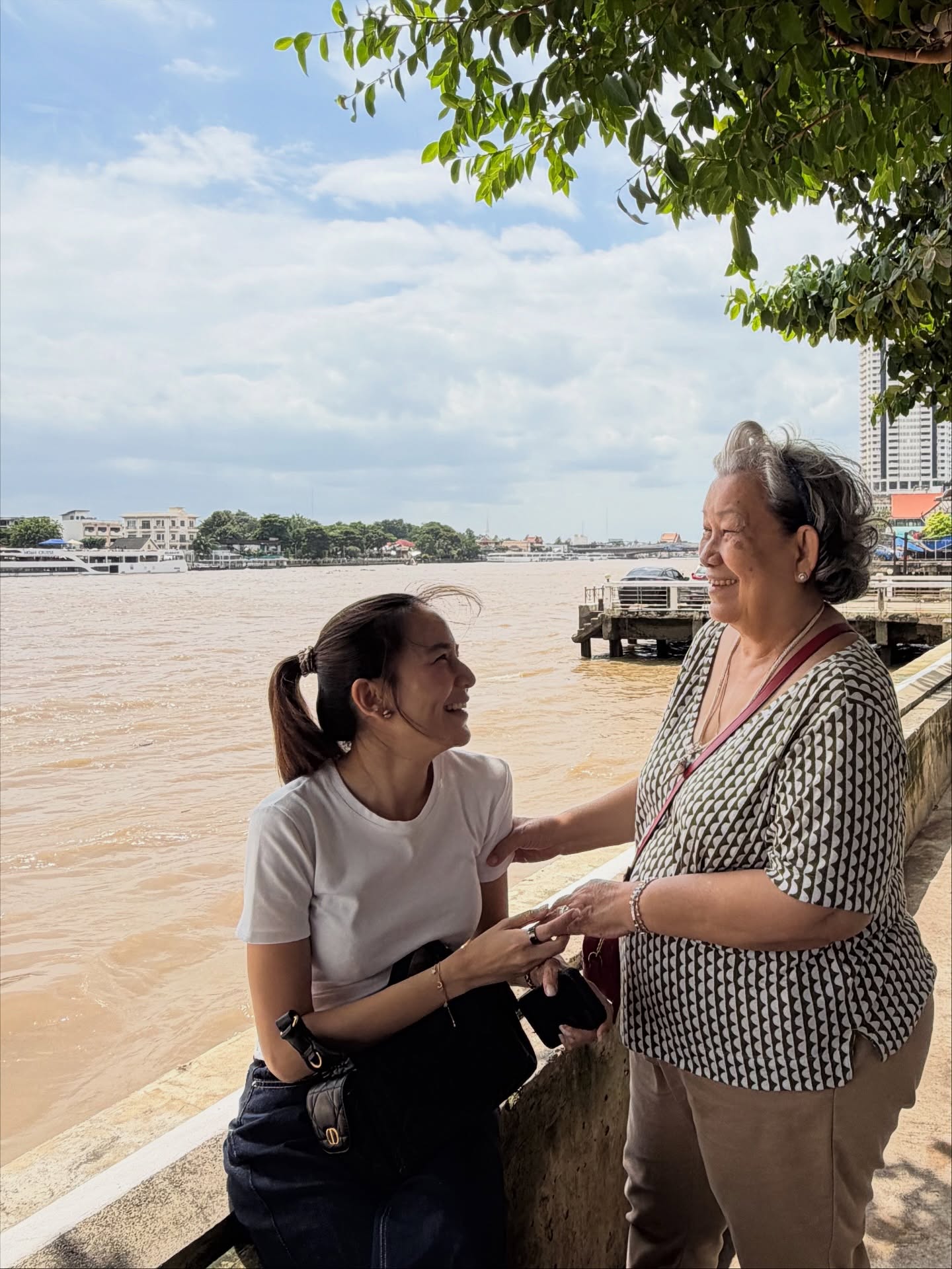 พลอย - ชิดจันทร์ ห่ง