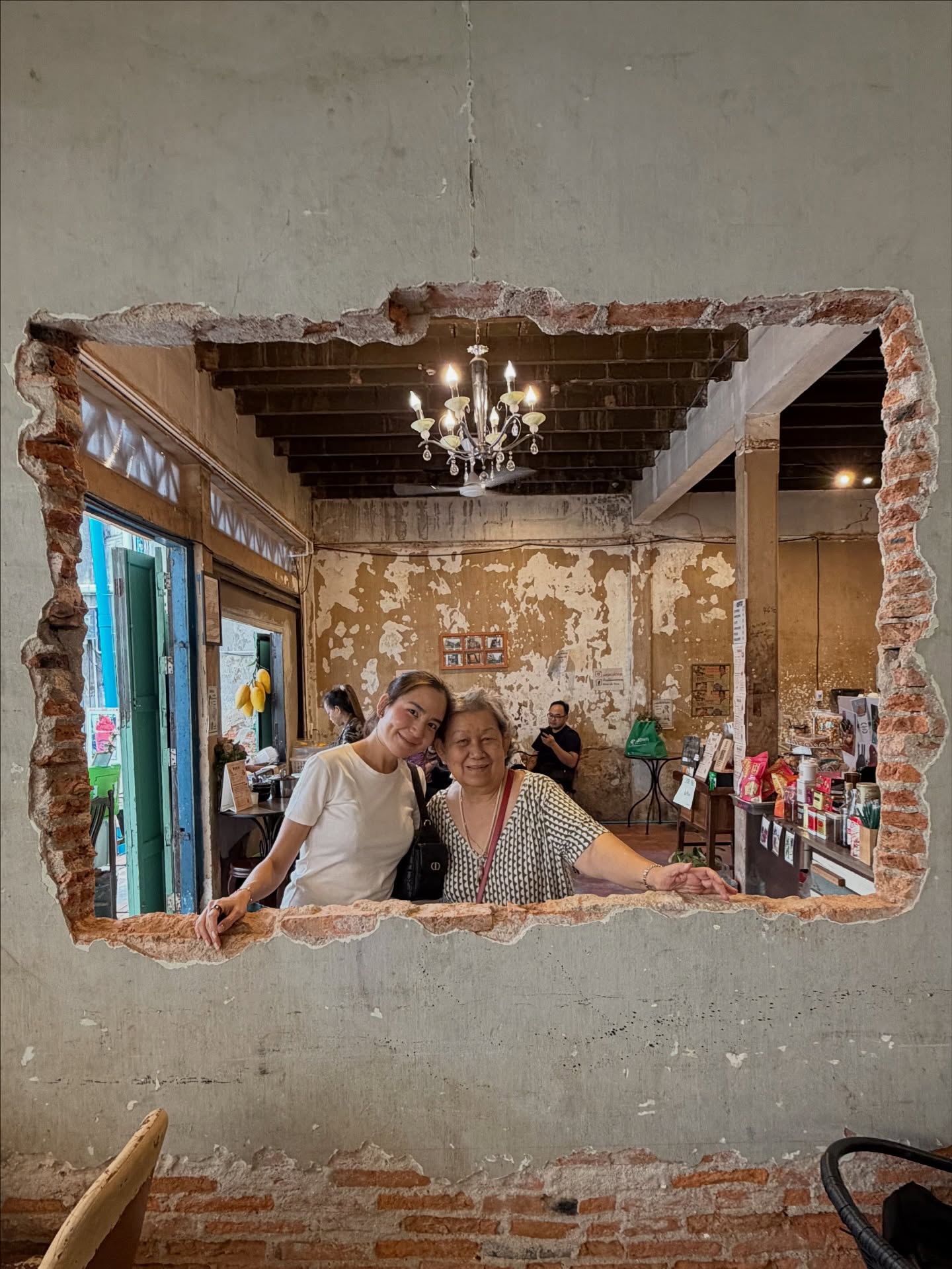 พลอย - ชิดจันทร์ ห่ง