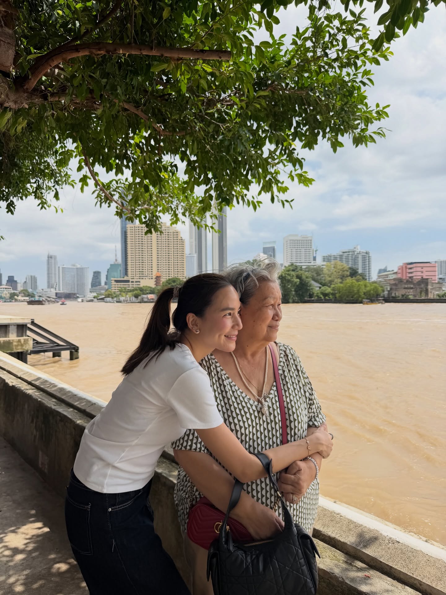 พลอย - ชิดจันทร์ ห่ง