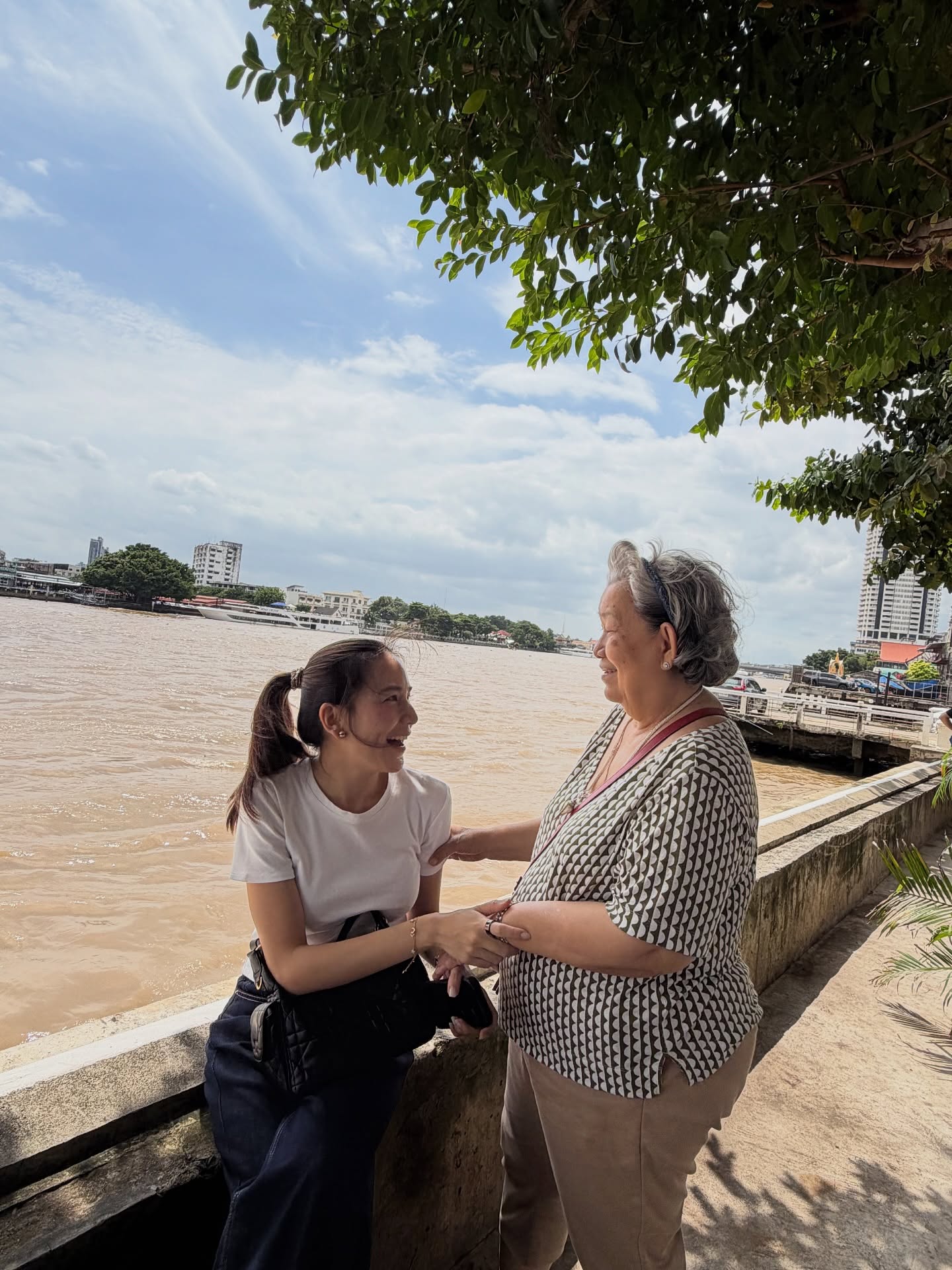 พลอย - ชิดจันทร์ ห่ง