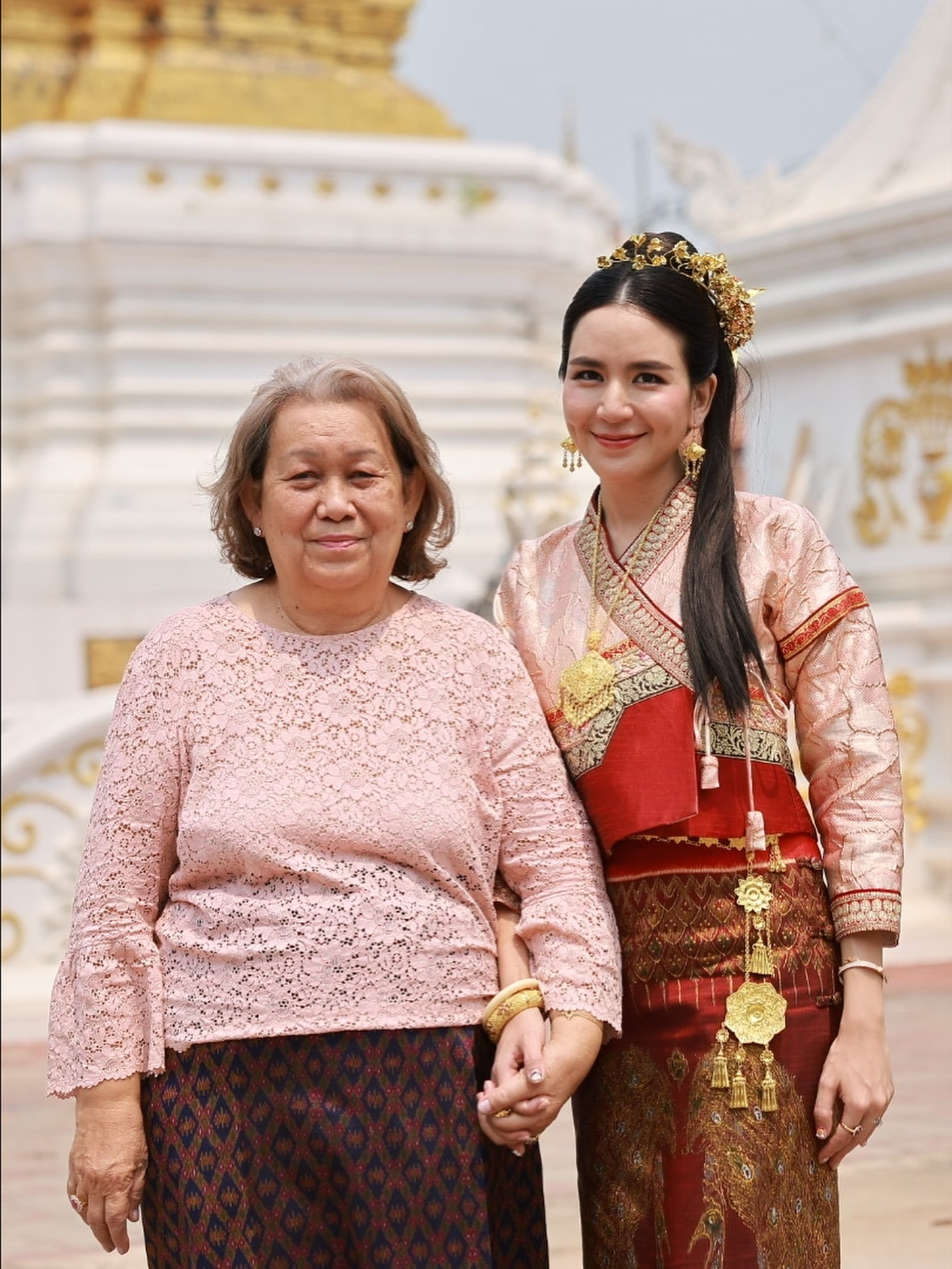 พลอย - ชิดจันทร์ ห่ง