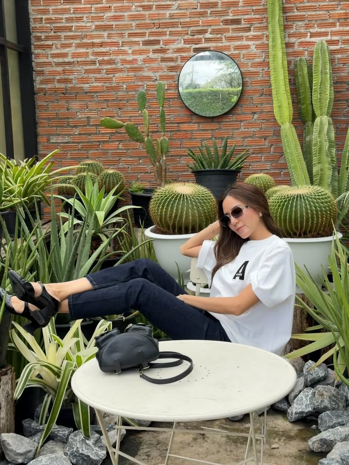 พลอย - ชิดจันทร์ ห่ง