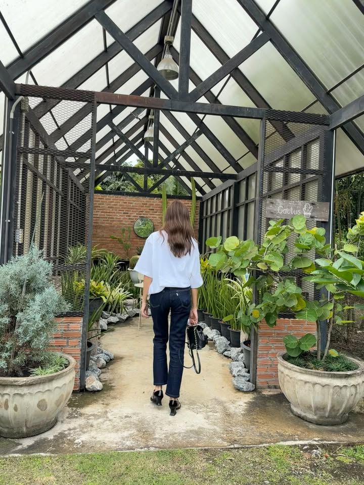 พลอย - ชิดจันทร์ ห่ง