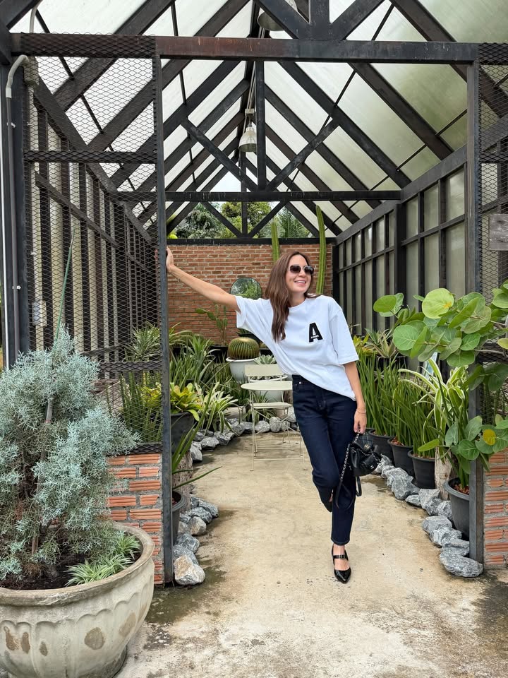 พลอย - ชิดจันทร์ ห่ง