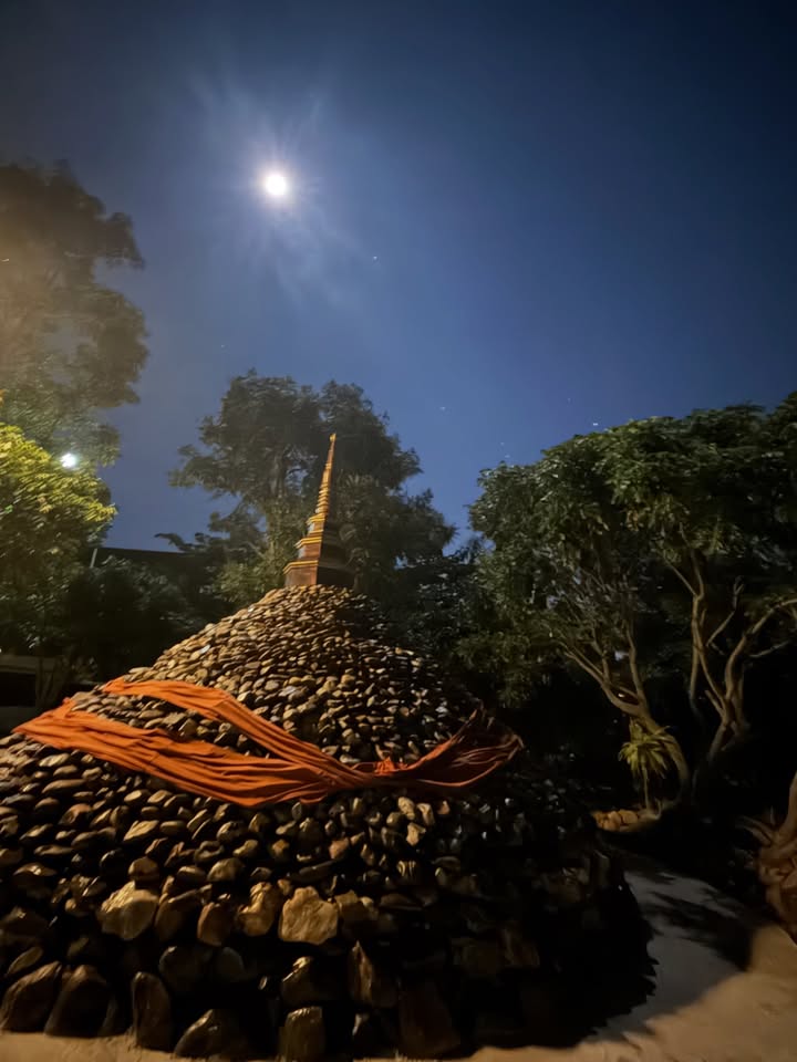 พลอย - ชิดจันทร์ ห่ง