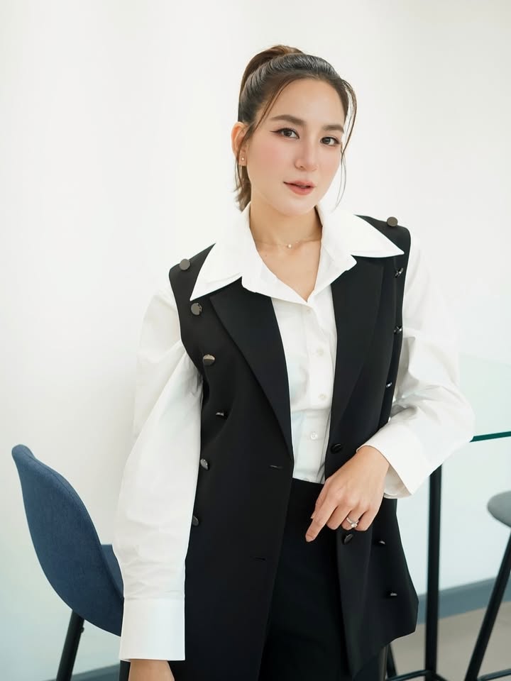 พลอย - ชิดจันทร์ ห่ง