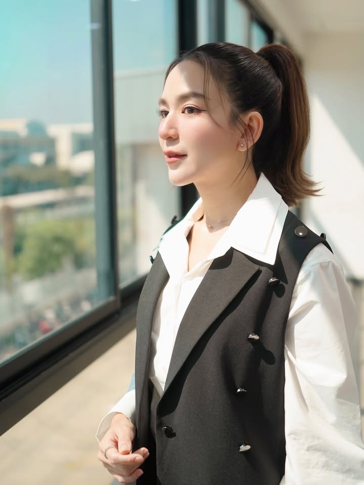 พลอย - ชิดจันทร์ ห่ง