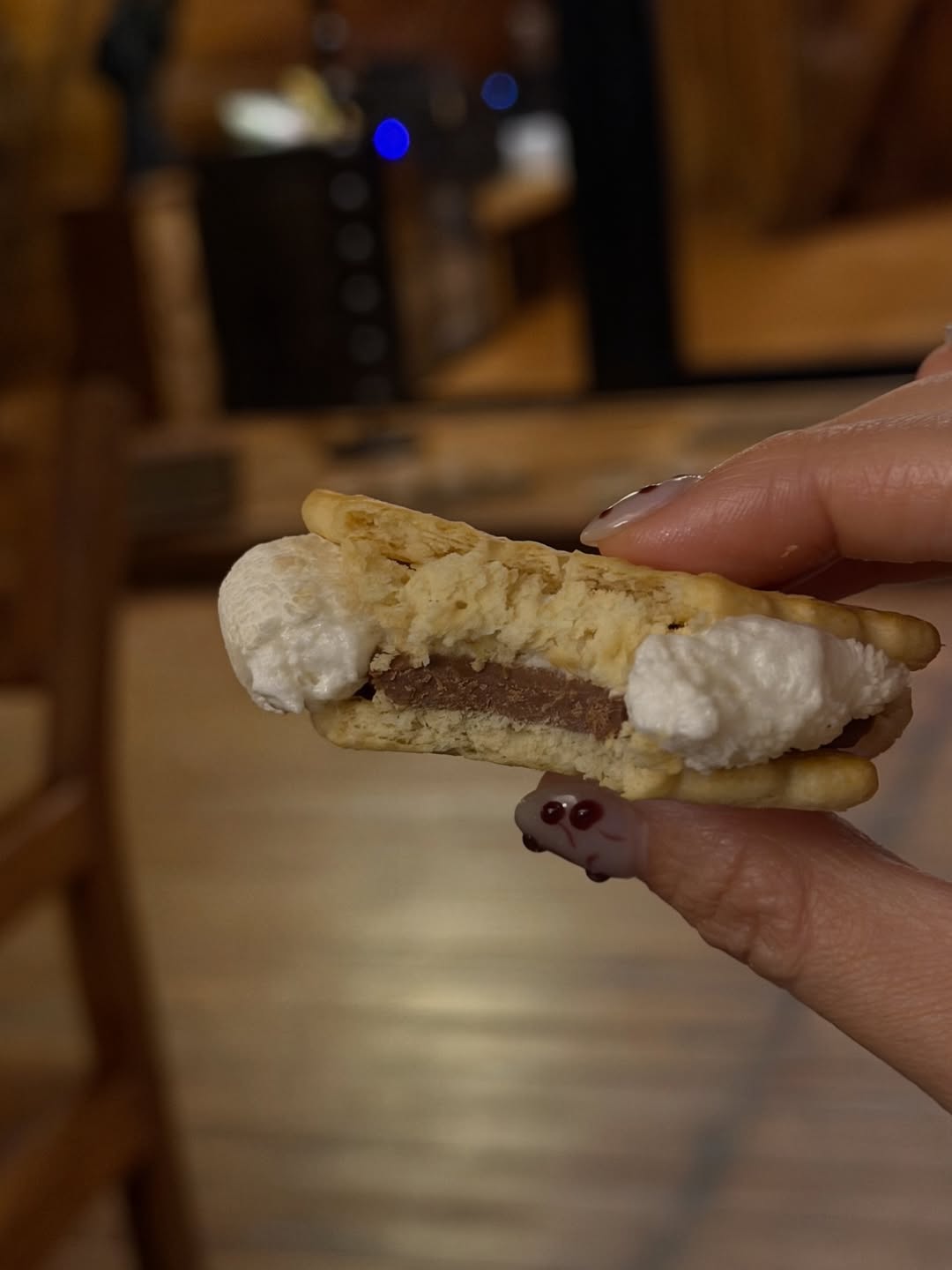 พลอย - ชิดจันทร์ ห่ง