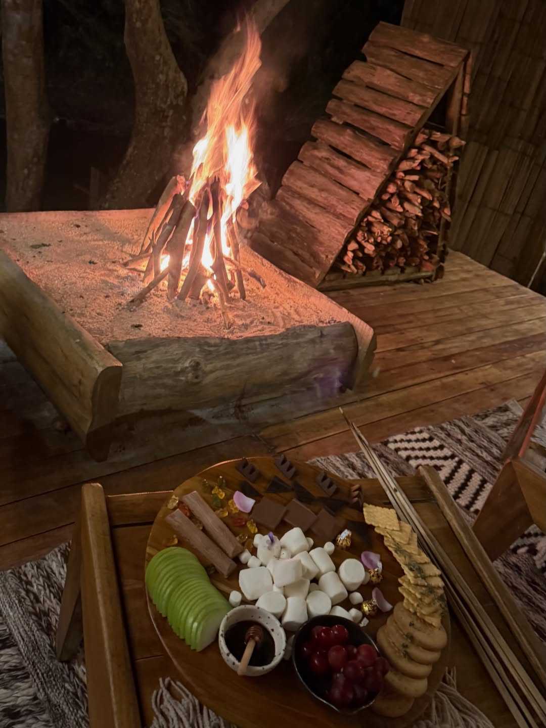 พลอย - ชิดจันทร์ ห่ง