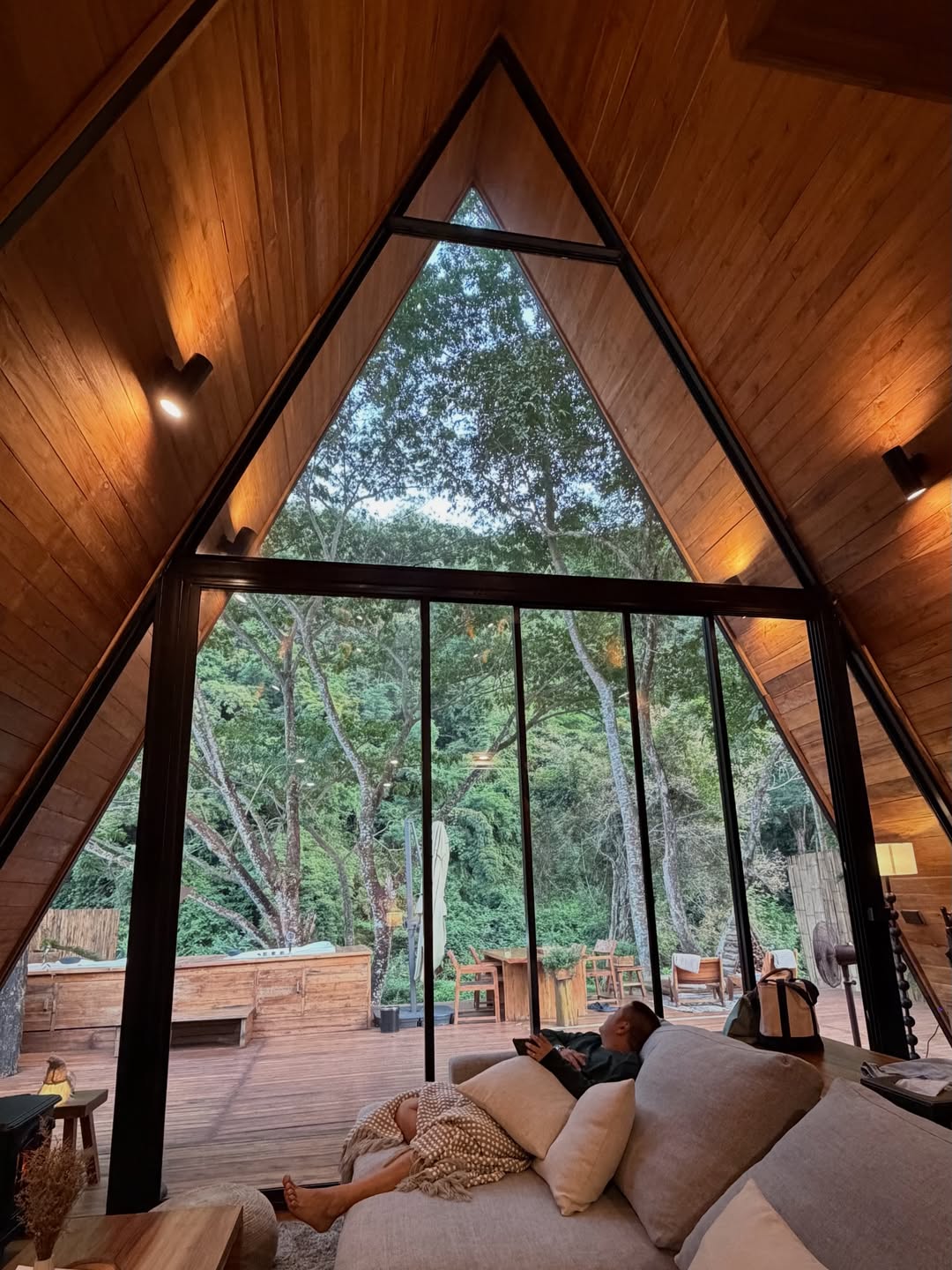 พลอย - ชิดจันทร์ ห่ง