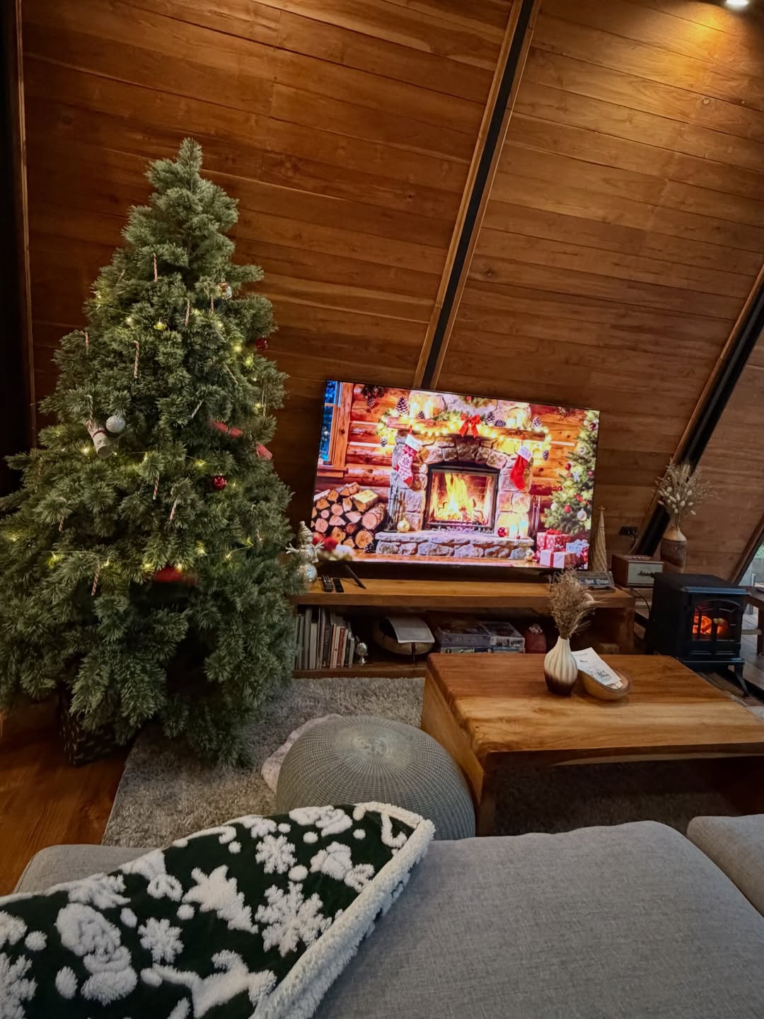 พลอย - ชิดจันทร์ ห่ง