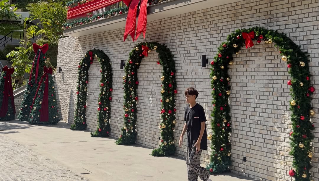 พลอย - ชิดจันทร์ ห่ง