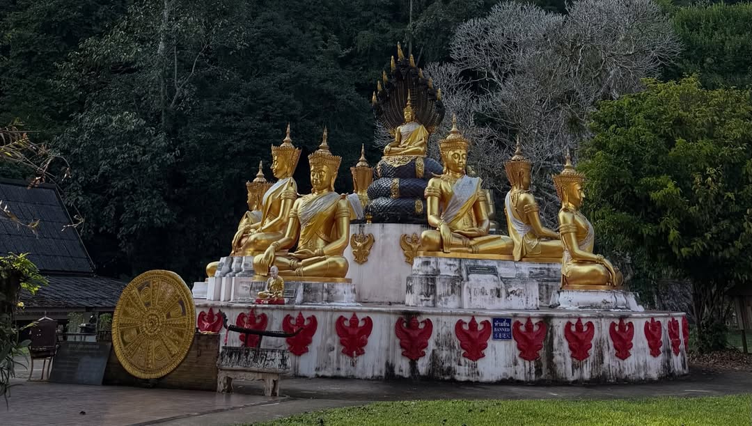 พลอย - ชิดจันทร์ ห่ง