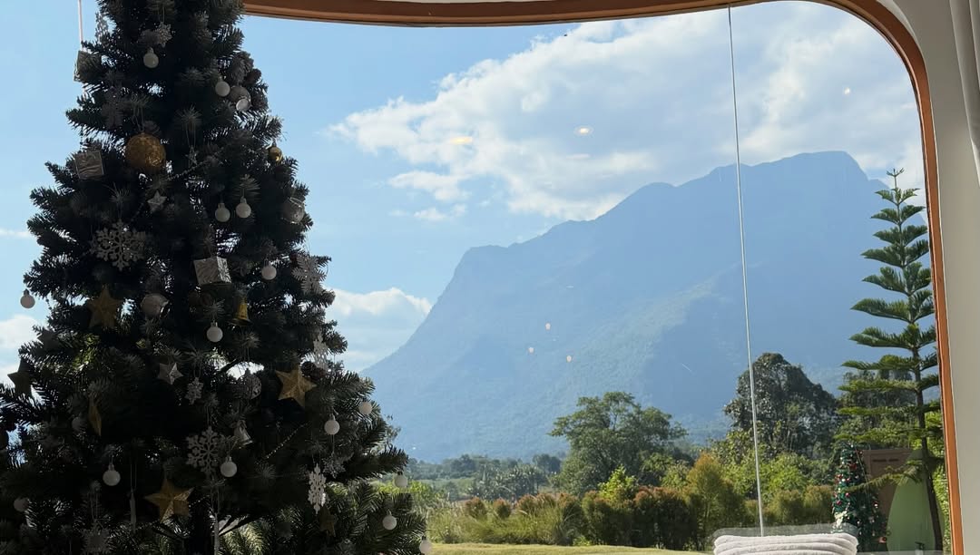 พลอย - ชิดจันทร์ ห่ง