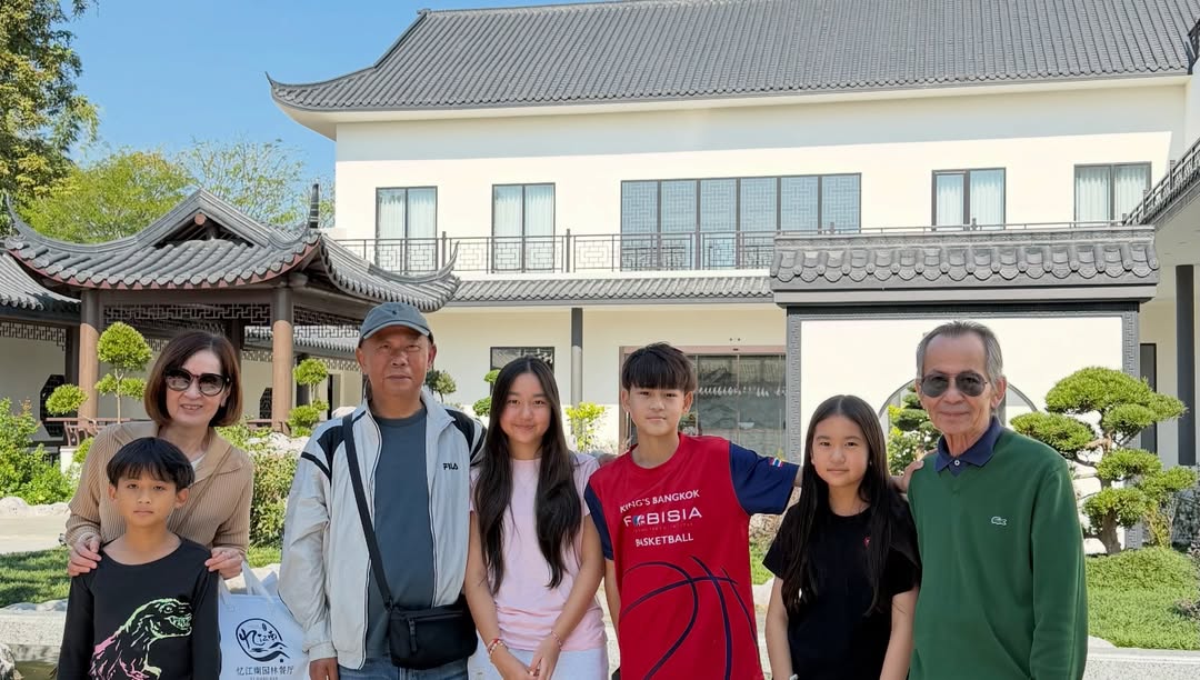 พลอย - ชิดจันทร์ ห่ง