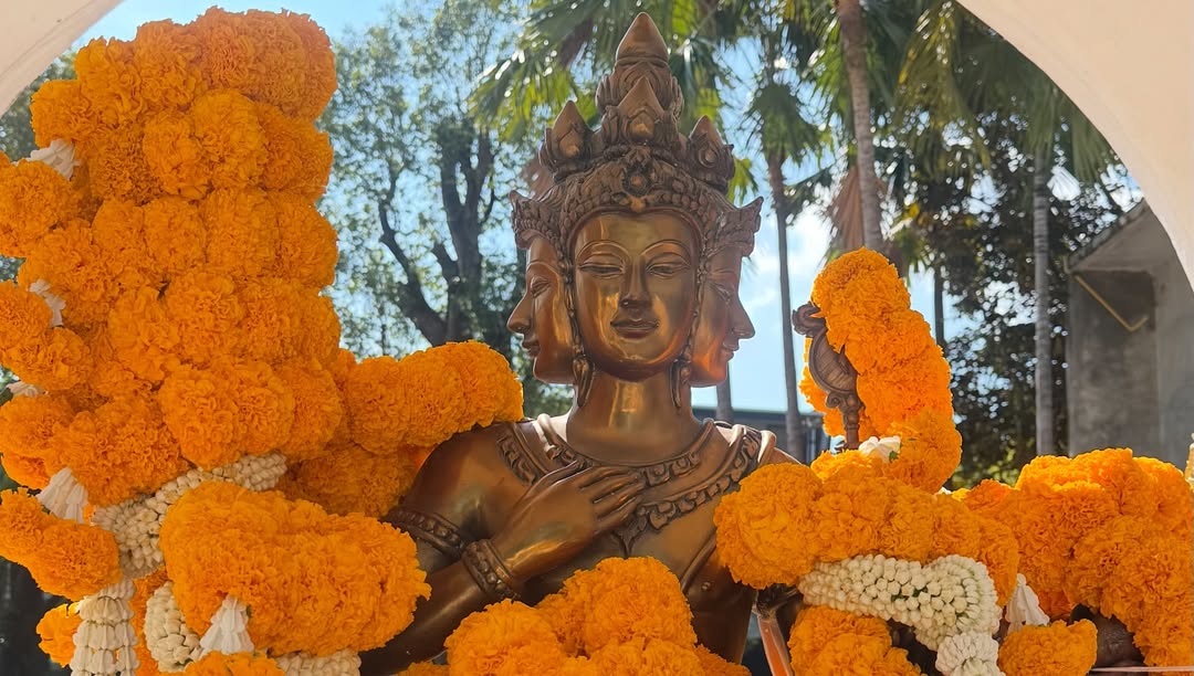 พลอย - ชิดจันทร์ ห่ง