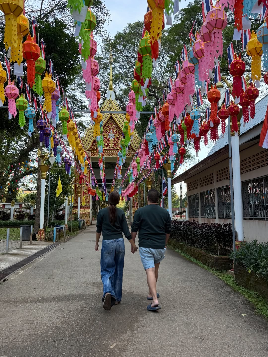 พลอย - ชิดจันทร์ ห่ง