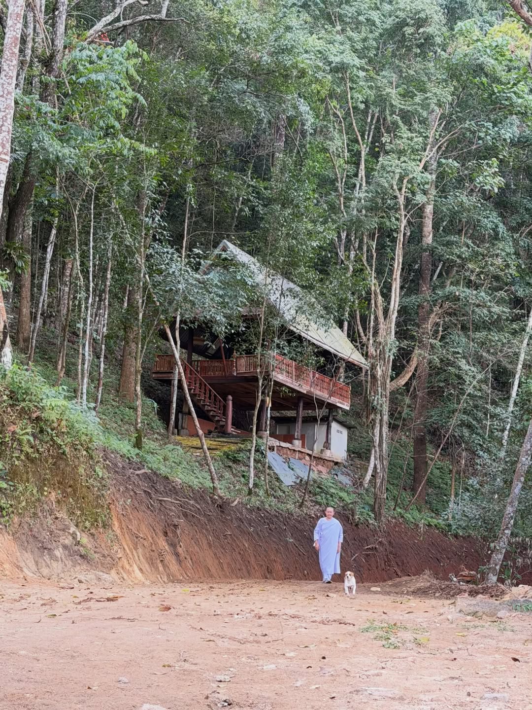 พลอย - ชิดจันทร์ ห่ง