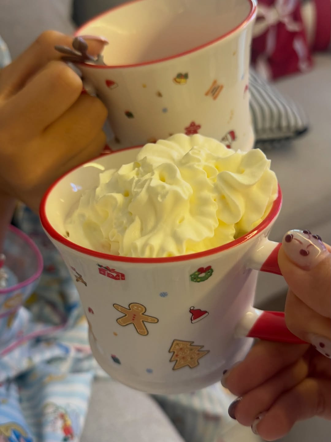 พลอย - ชิดจันทร์ ห่ง