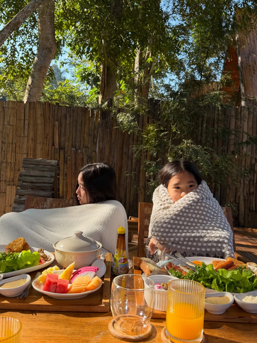 พลอย - ชิดจันทร์ ห่ง