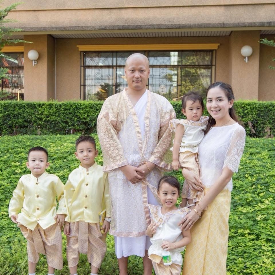 พลอย - ชิดจันทร์ ห่ง