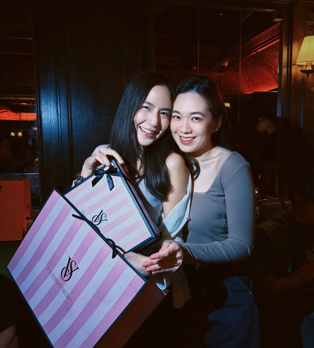 พลอย - ชิดจันทร์ ห่ง