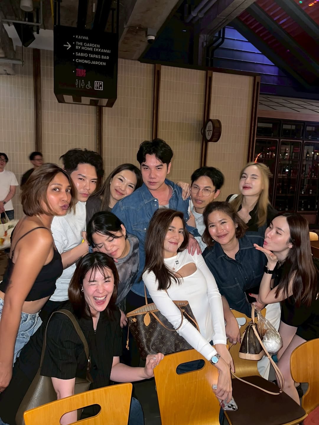 พลอย - ชิดจันทร์ ห่ง