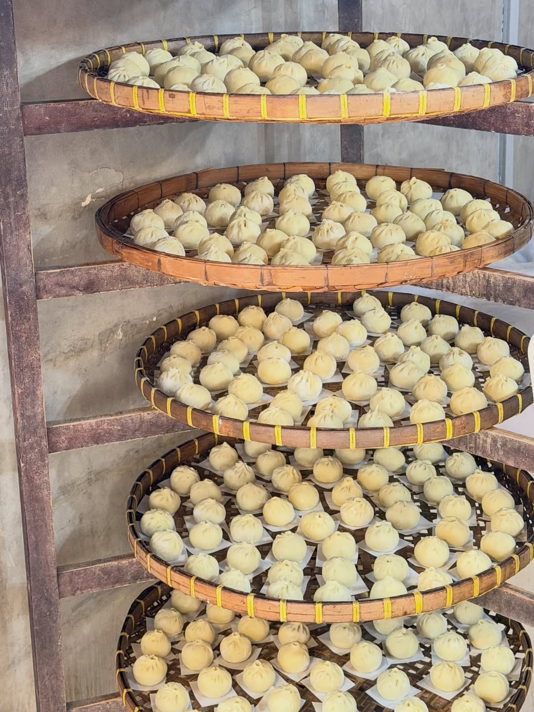 พลอย - ชิดจันทร์ ห่ง