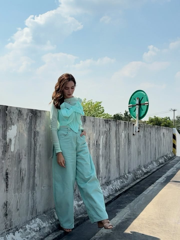 พลอย - ชิดจันทร์ ห่ง