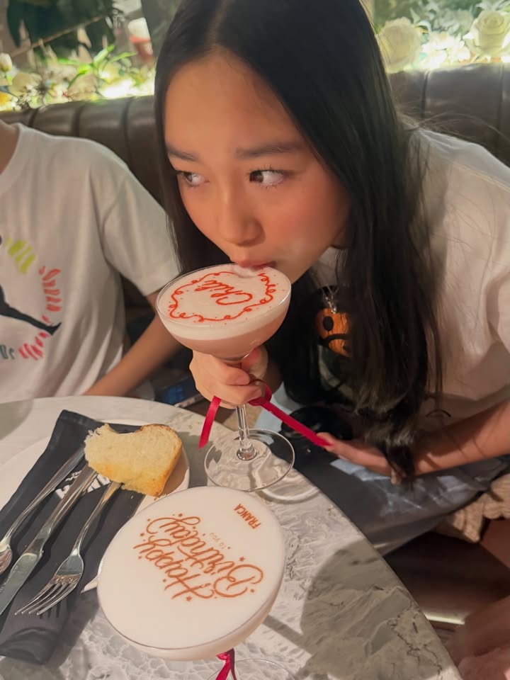 พลอย - ชิดจันทร์ ห่ง