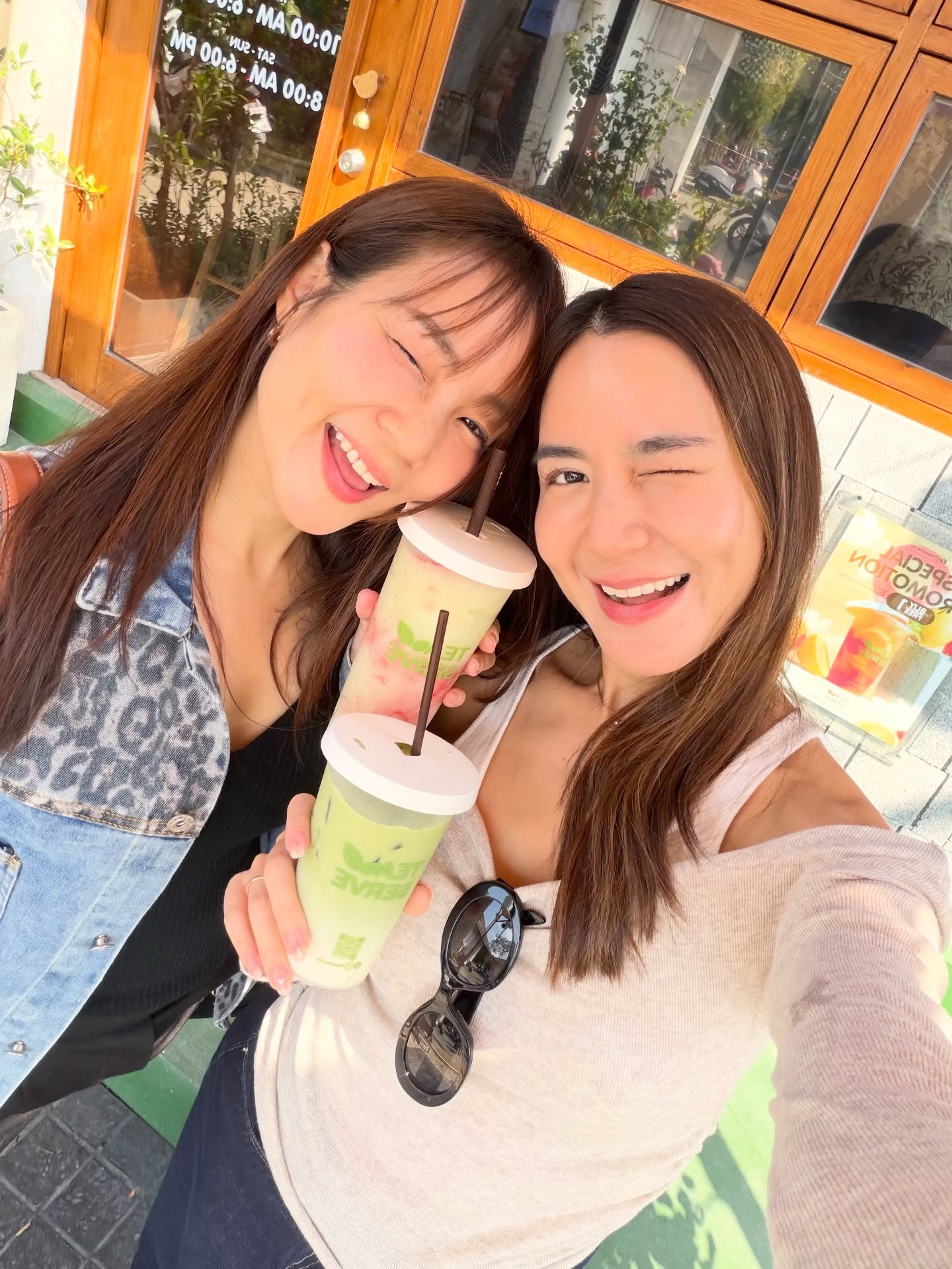 พลอย - ชิดจันทร์ ห่ง