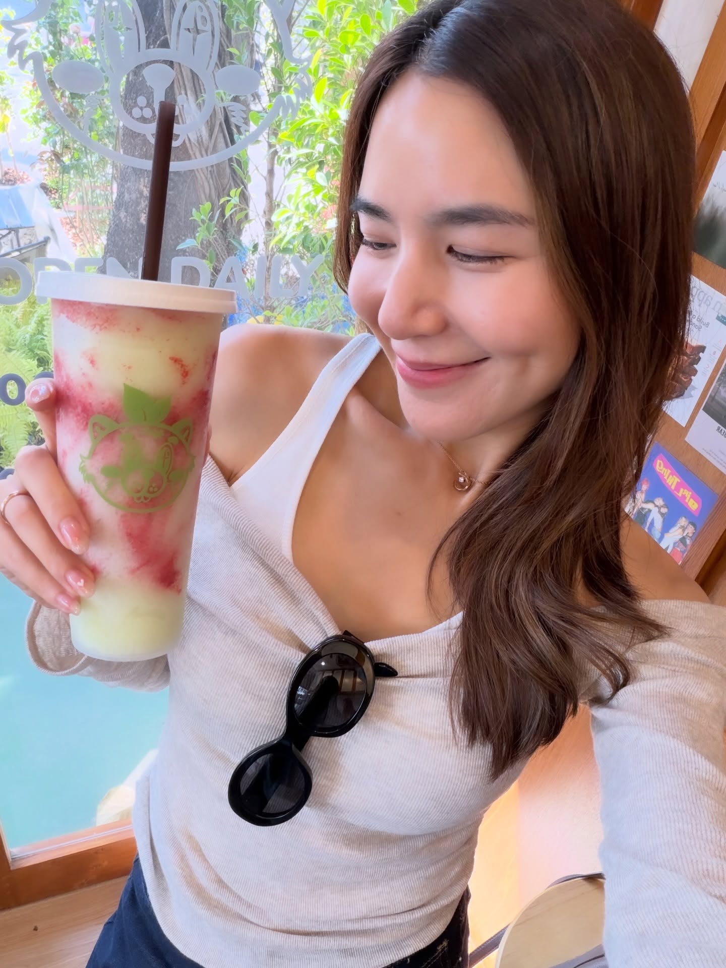 พลอย - ชิดจันทร์ ห่ง