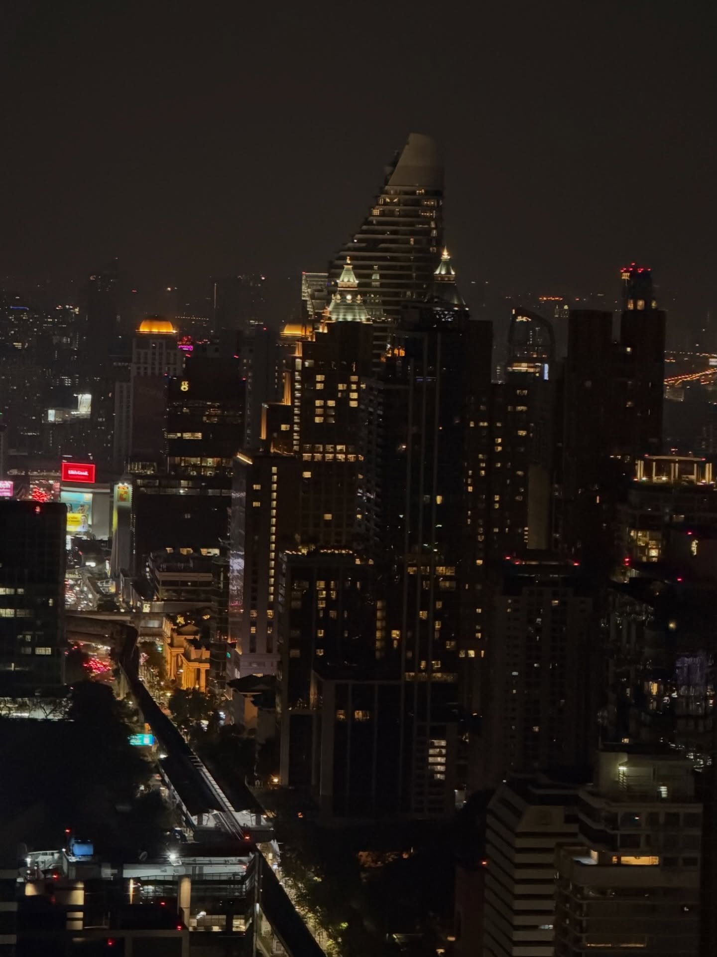 พลอย - ชิดจันทร์ ห่ง