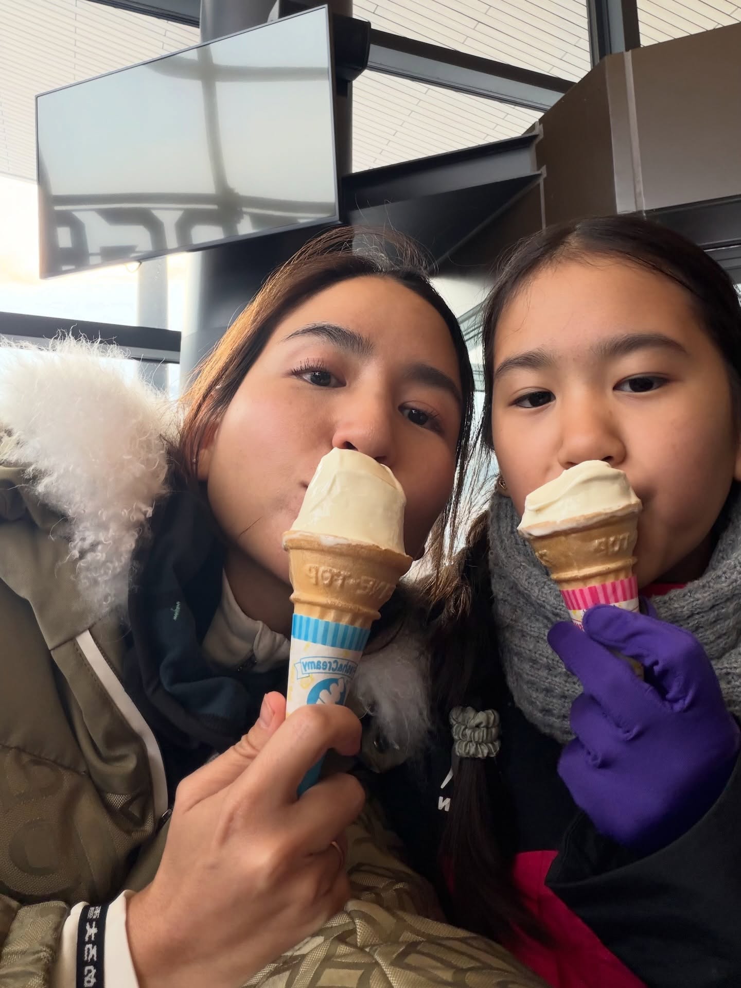 พลอย - ชิดจันทร์ ห่ง