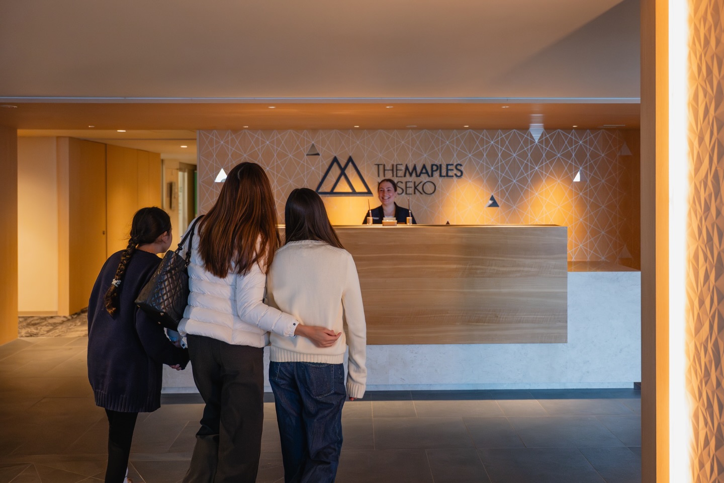 พลอย - ชิดจันทร์ ห่ง