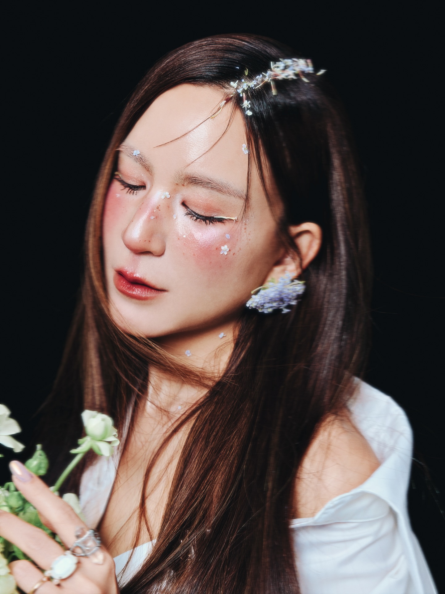 พลอย - ชิดจันทร์ ห่ง