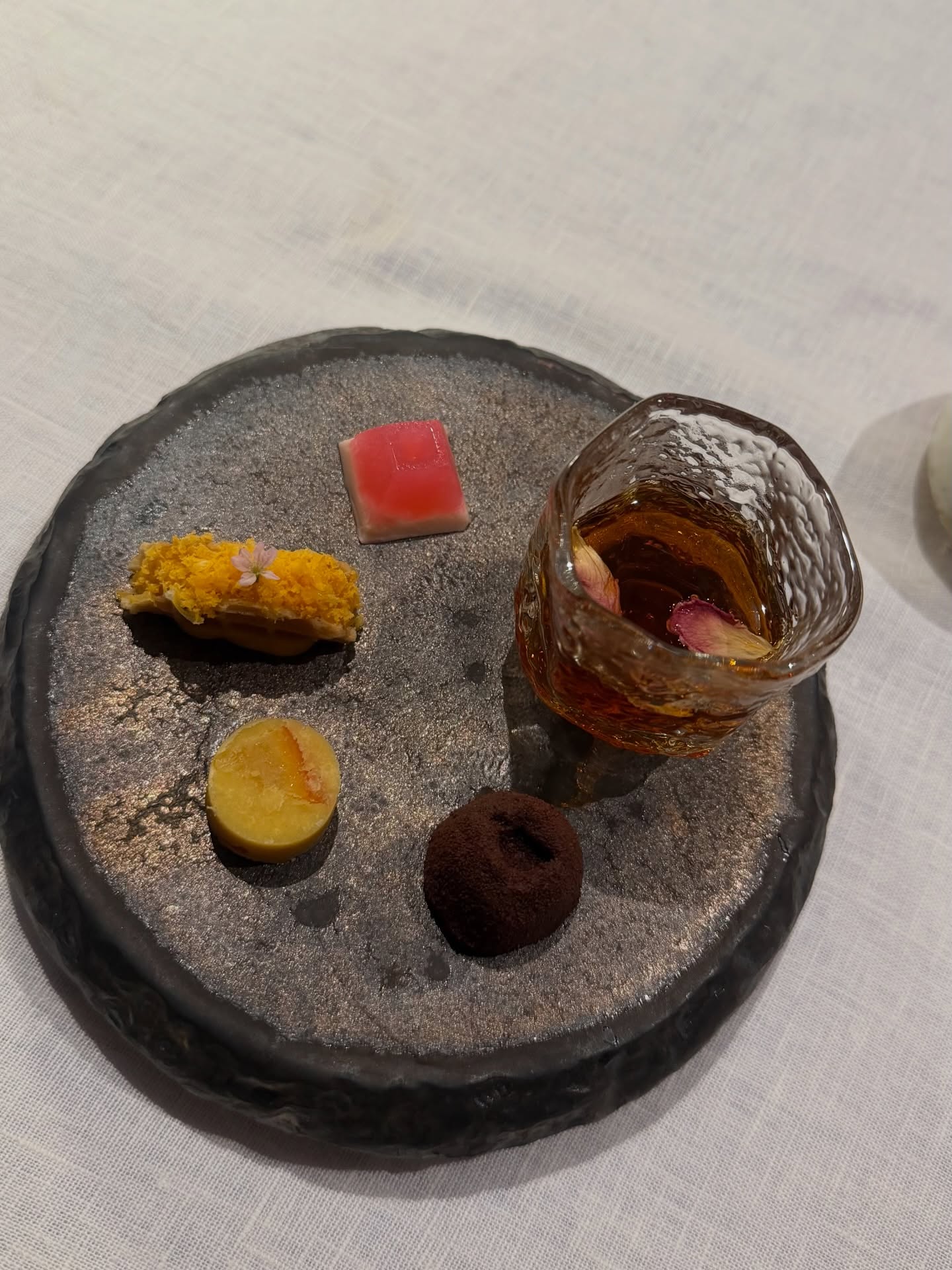 พลอย - ชิดจันทร์ ห่ง