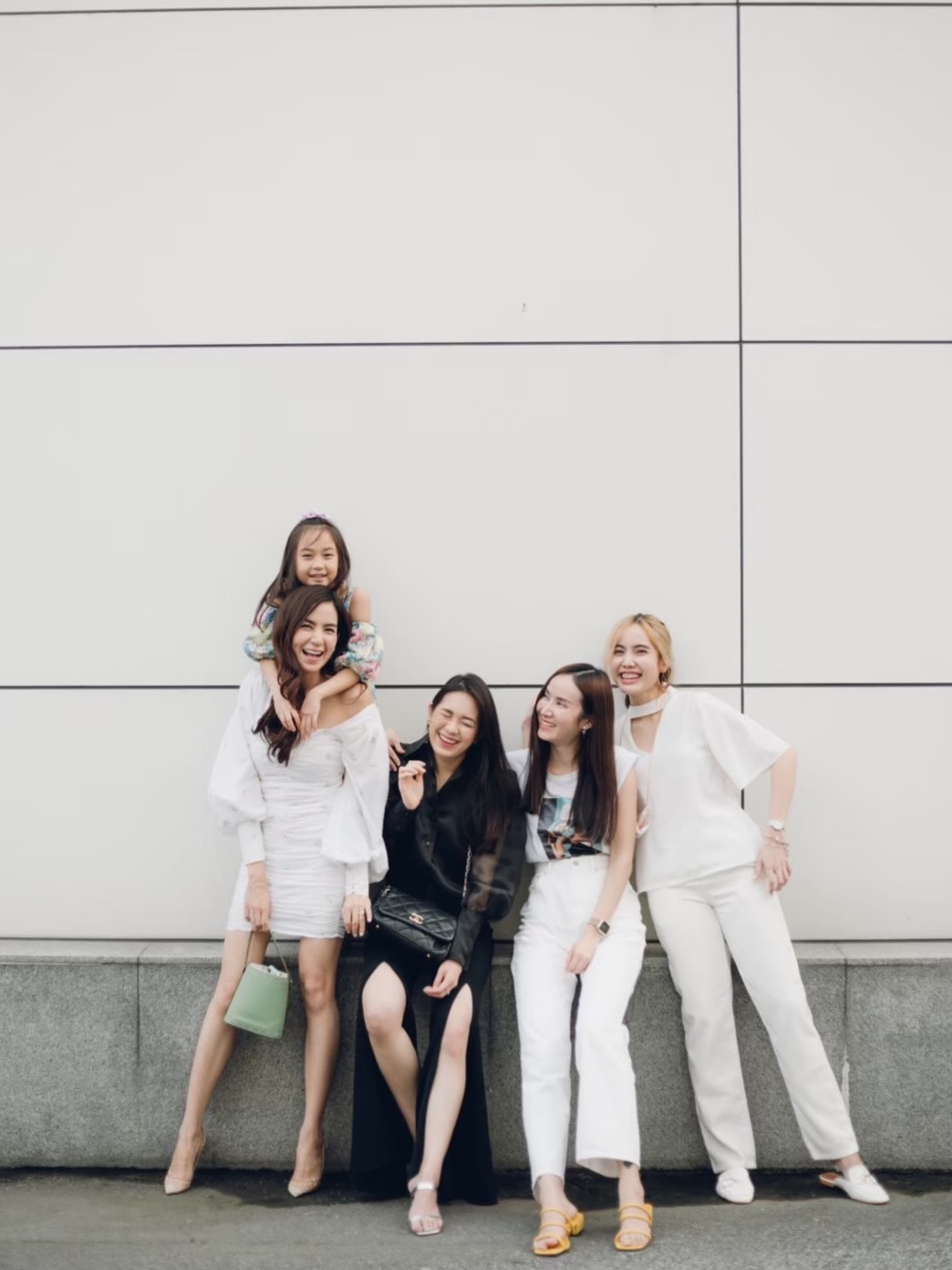 พลอย - ชิดจันทร์ ห่ง