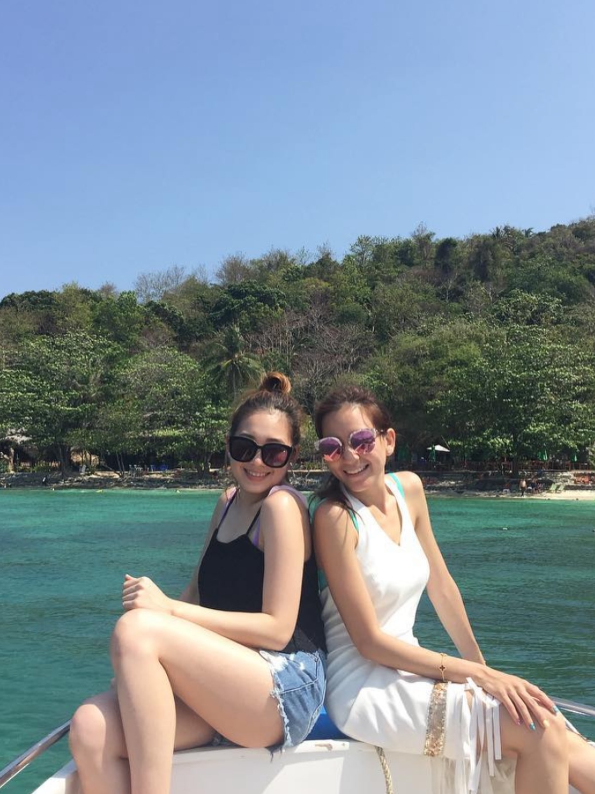 พลอย - ชิดจันทร์ ห่ง