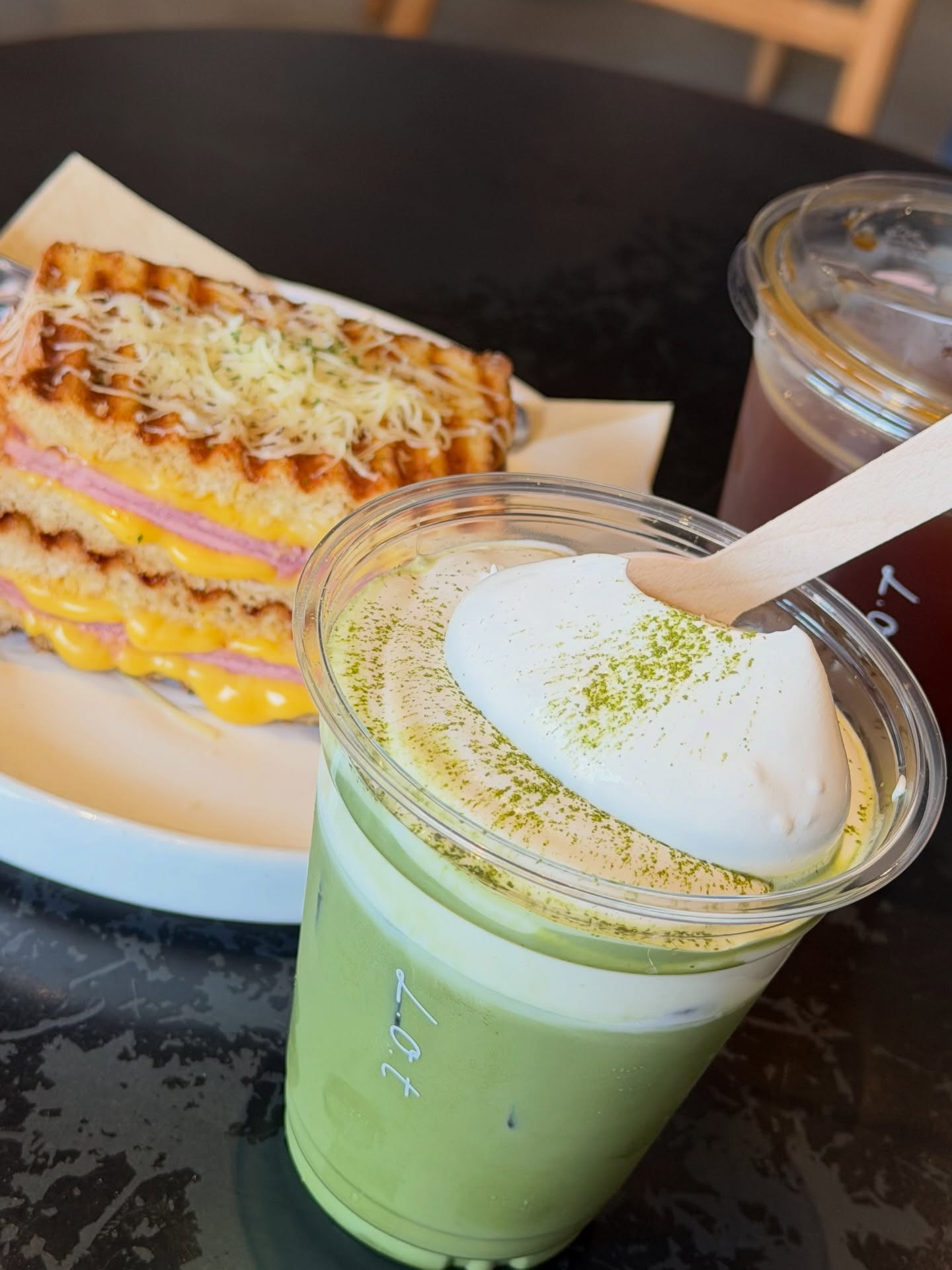 พลอย - ชิดจันทร์ ห่ง