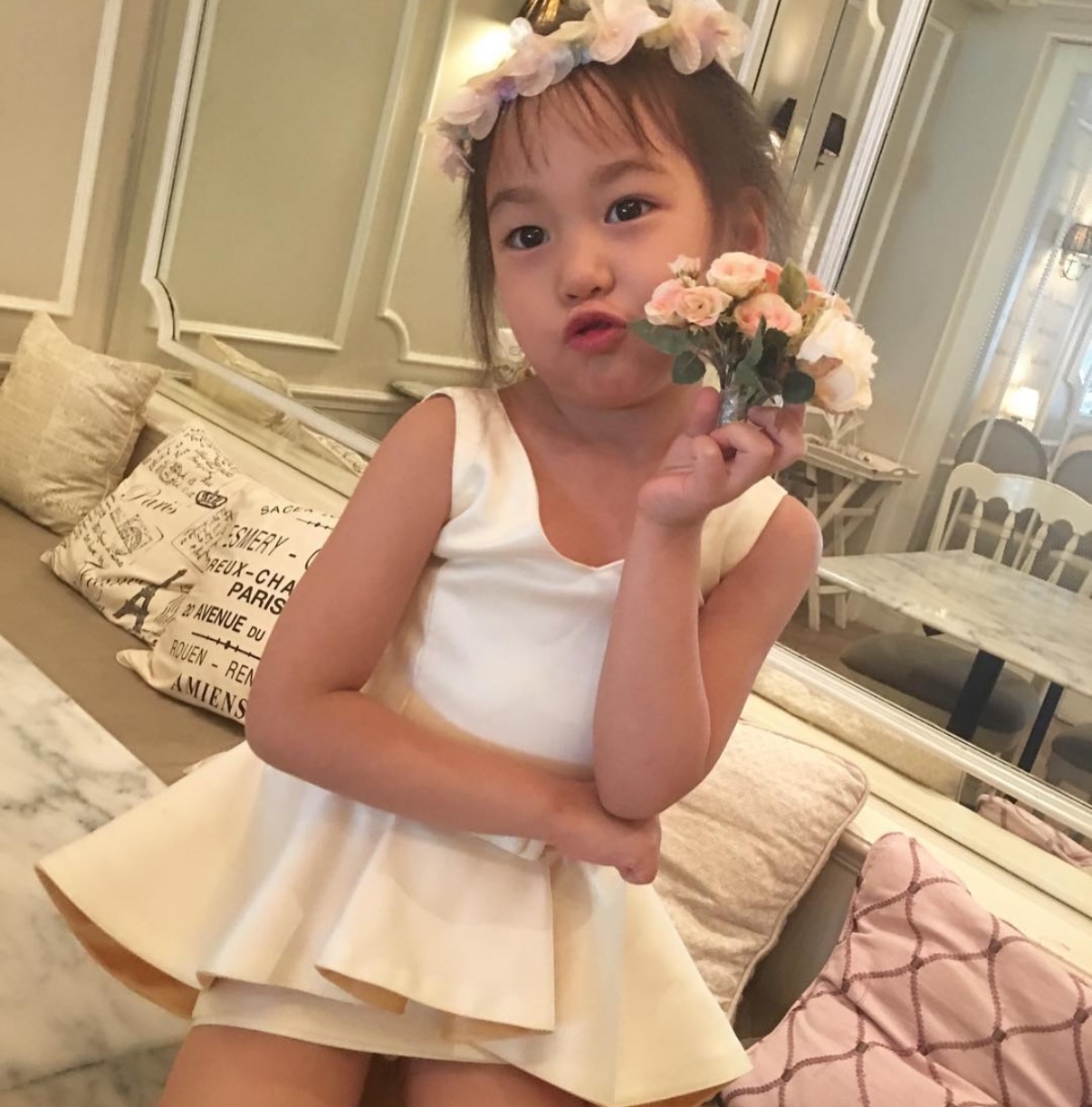 พลอย - ชิดจันทร์ ห่ง