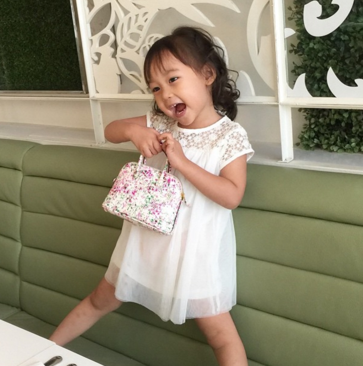 พลอย - ชิดจันทร์ ห่ง