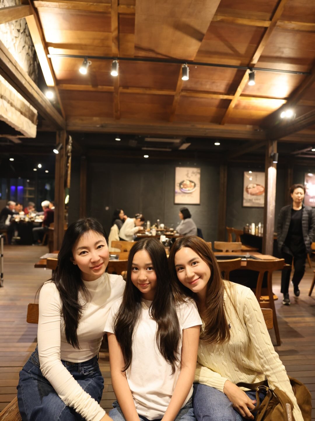 พลอย - ชิดจันทร์ ห่ง