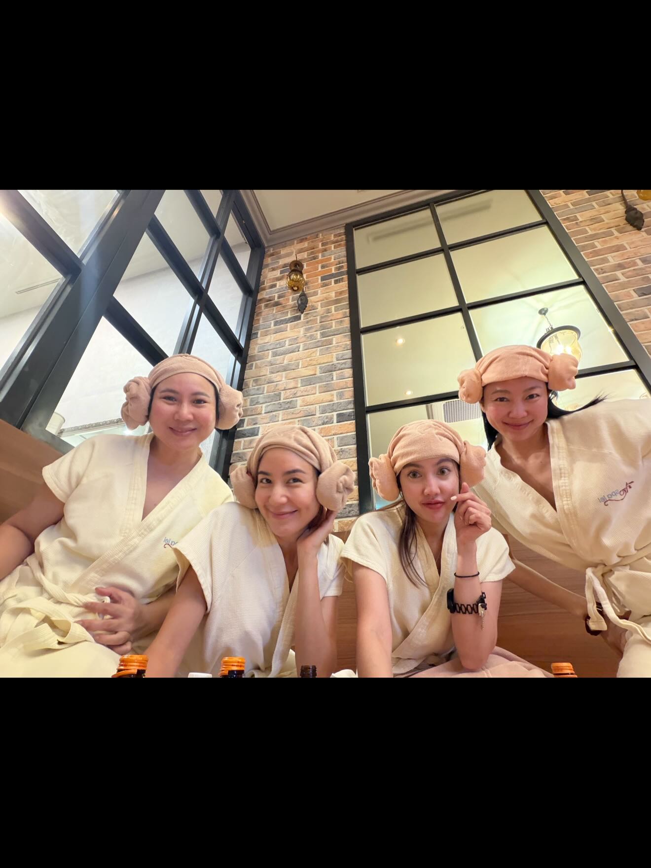 พลอย - ชิดจันทร์ ห่ง